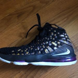 Nike LeBrons 17s size 6.5